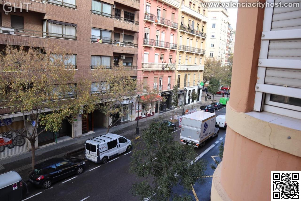 Valencia City Host Exterior photo